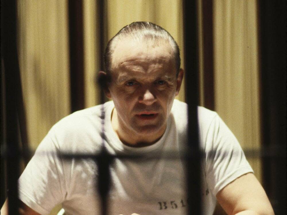 Die Bestie im Käfig: Anthony Hopkins als Hannibal Lecter in "Das Schweigen der Lämmer" (Bild: imago images/ EntertainmentPictures)