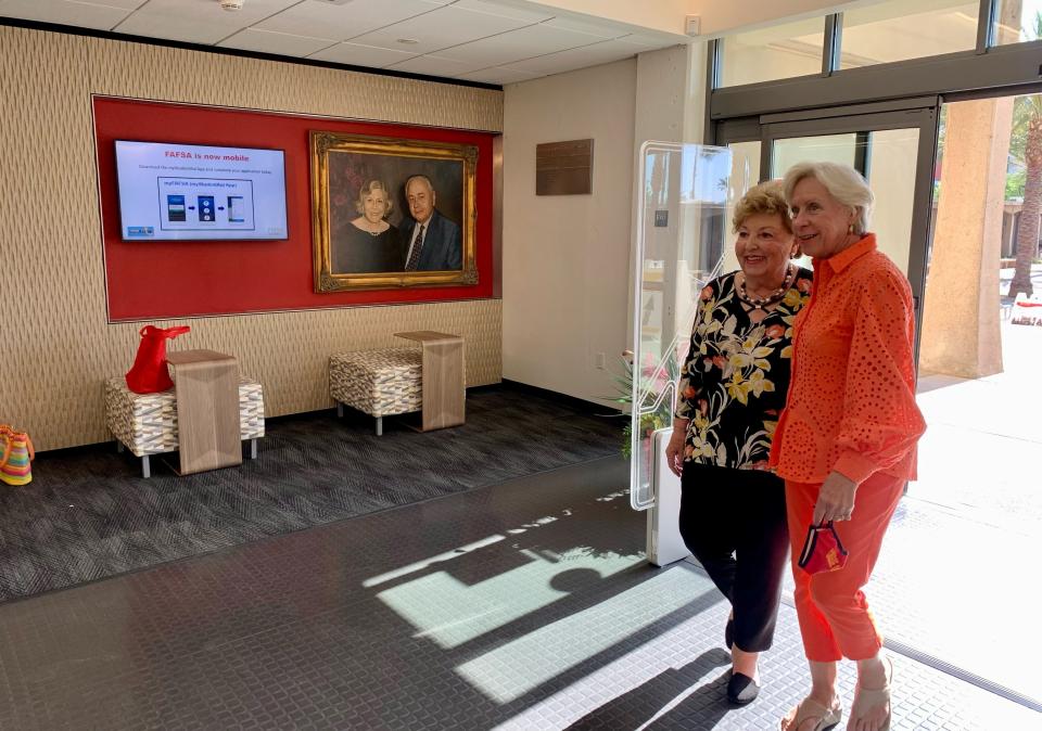 Laura Lee Marcarian meets with Marge Dodge at the College of the Desert library.