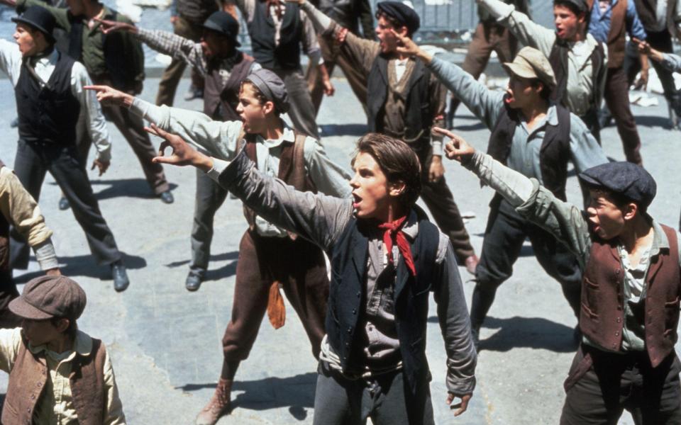 Jack Kelly (Christian Bale) leads the newsies' strike in the 1992 film - Entertainment Pictures / Alamy 