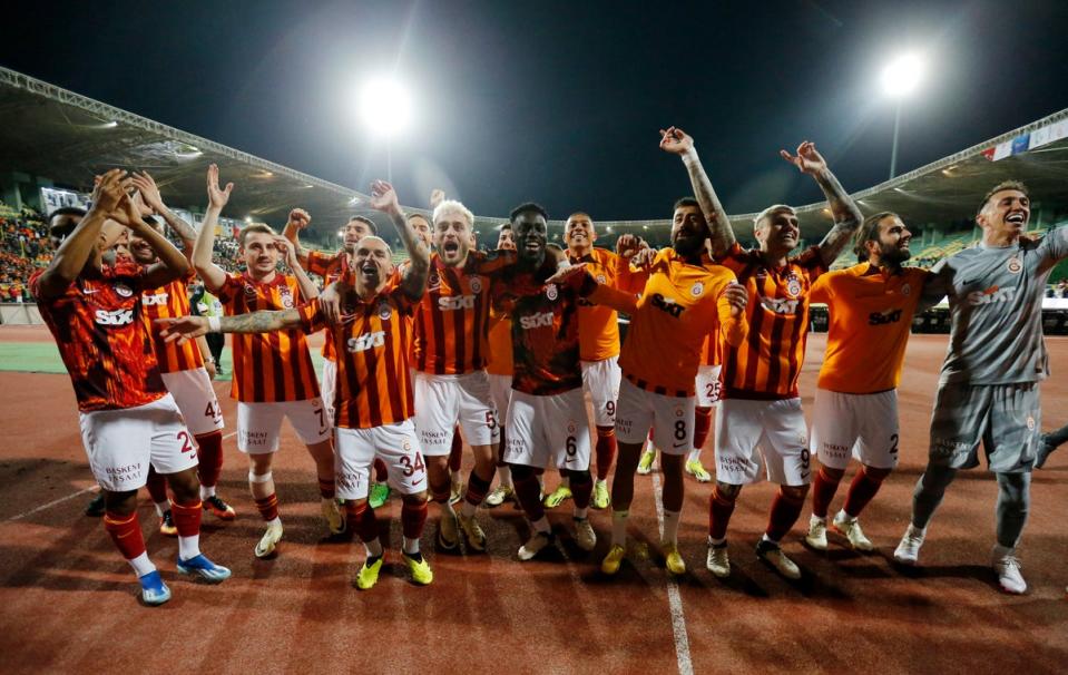 Galatasaray celebrated their one-minute cup win (REUTERS)