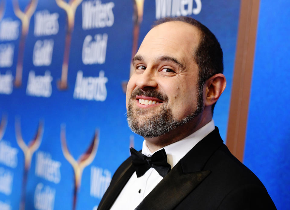 Craig Mazin assiste à la cérémonie des Writers Guild Awards 2020 sur la côte ouest à l'hôtel Beverly Hilton le 1er février 2020 à Beverly Hills, en Californie.  (Photo de Charley Gallay/Getty Images pour WGAW)