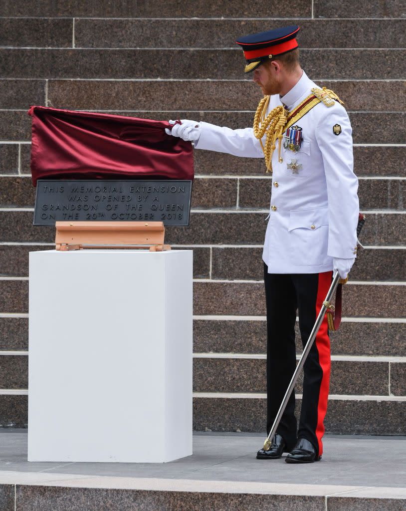 <p><strong>20 October </strong>Prince Harry later unveiled a plaque during the service.</p>