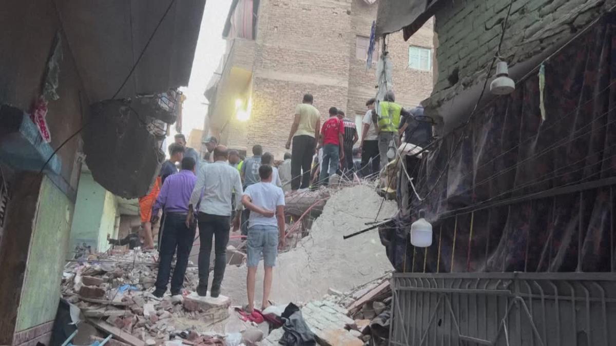مقتل ثمانية في انهيار مبنى بالعاصمة المصرية