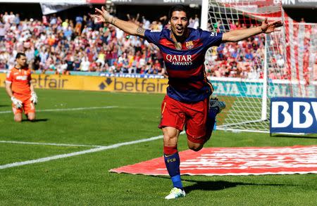 Football Soccer - Granada v Barcelona - Spanish Liga BBVA - Los Carmenes stadium, Granada, Spain - 14/05/16 Barcelona's Luis Suarez celebrates his second goal. REUTERS/Marcelo Del Pozo