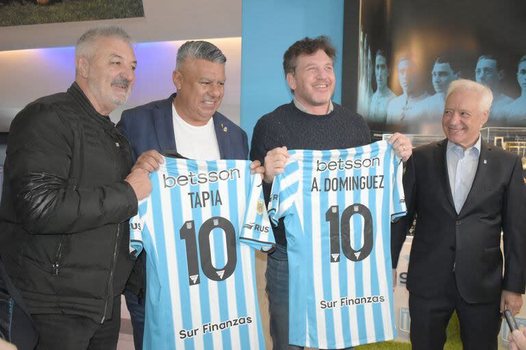 Alfredo Chiodini (vice de Racing), Claudio Tapia, Víctor Blanco y Alejandro Dominguez, durante la inspección del presidente de la Conmebol al Cilindro de Avellaneda