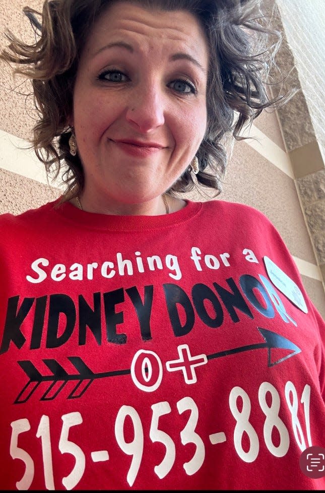 Jessica Ramirez displays the shirt she wears to work to help her husband find a kidney donor.
