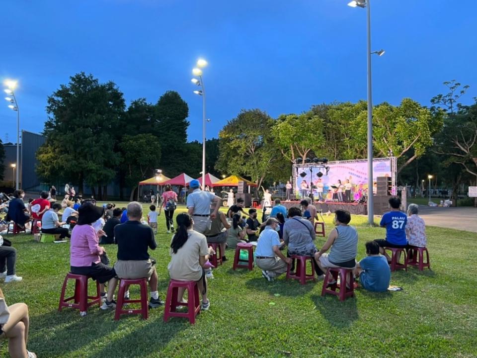 永慶房屋持續深耕在地服務，提供帳篷協助紫雲里的草地音樂節盛大舉行（永慶房產集團提供）