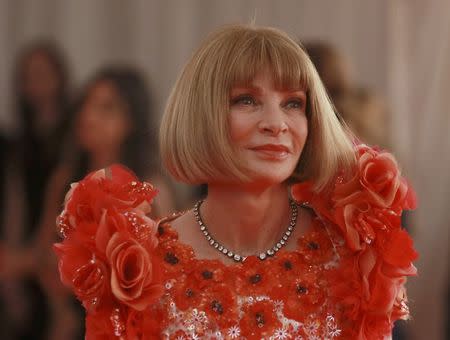 Anna Wintour arrives at the Metropolitan Museum of Art Costume Institute Gala 2015 celebrating the opening of "China: Through the Looking Glass," in Manhattan, New York May 4, 2015. REUTERS/Andrew Kelly