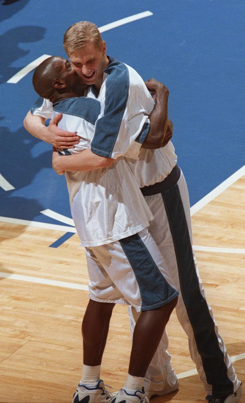 New Kentucky basketball coach Mark Pope, right, was a captain on the 1996 national championship team.