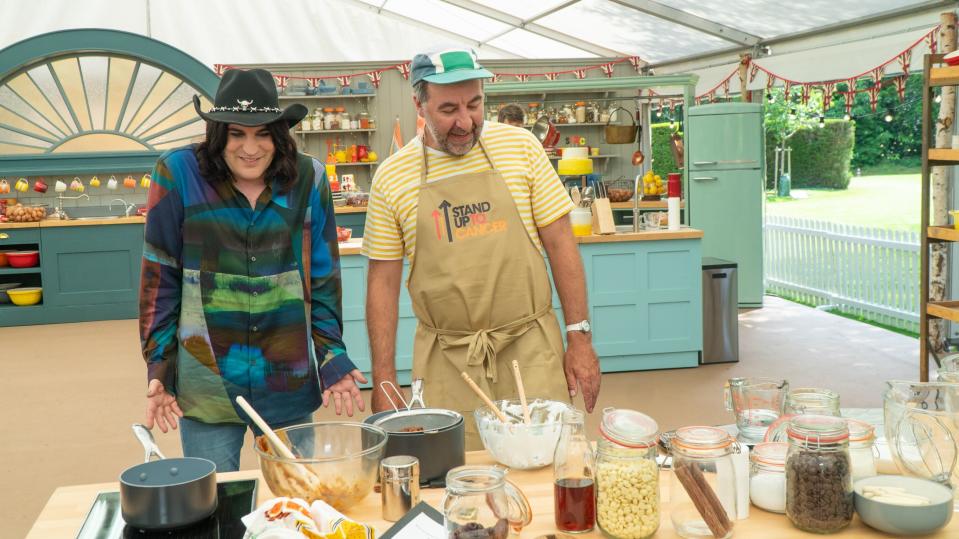 David O'Doherty and Noel Fielding in The Great Celebrity Bake Off. (Channel 4)