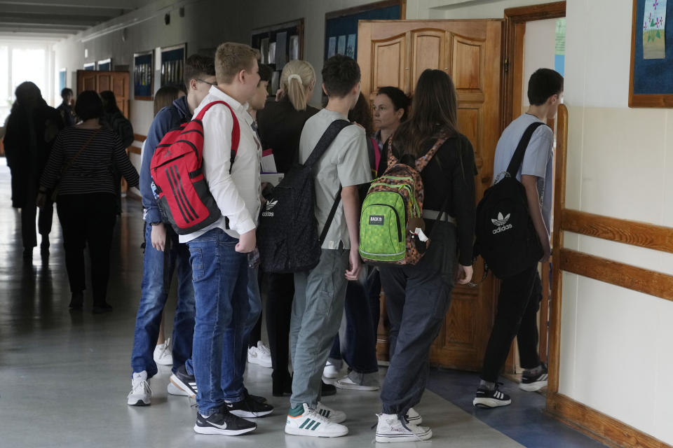 Children enter a classroom at the Primary School number 223 in Warsaw, Poland, Wednesday April 3, 2024. Poland's government has ordered strict limits on the amount of homework that teachers can impose on the lower grades, starting in April. (AP Photo/Czarek Sokolowski)