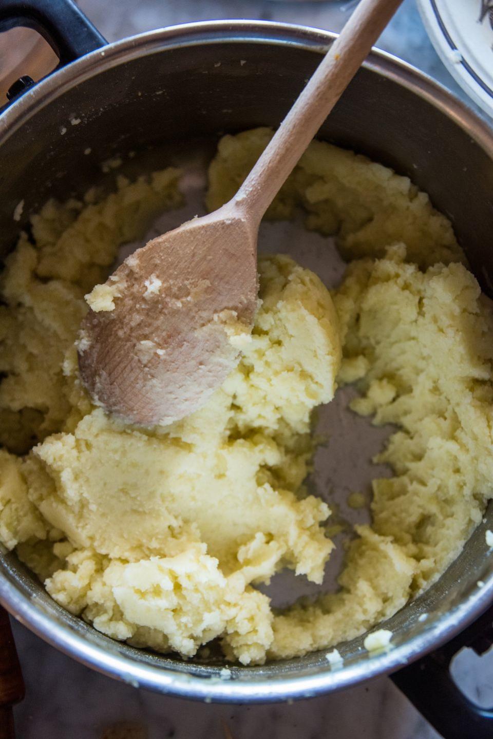 <p><strong>Yes.</strong></p><p>The main issue with reheating <a href="https://www.delish.com/uk/food-news/a32741091/mashed-potatoes-recipe-creamy/" rel="nofollow noopener" target="_blank" data-ylk="slk:potatoes;elm:context_link;itc:0;sec:content-canvas" class="link ">potatoes</a> isn't the actual reheating, it's the fact that they may have been left out for too long once cooked. If cooked <a href="https://www.delish.com/uk/cooking/a29561166/mash-potato-mistakes/" rel="nofollow noopener" target="_blank" data-ylk="slk:potatoes;elm:context_link;itc:0;sec:content-canvas" class="link ">potatoes</a> are left out at room temperature for too long, <a href="https://www.independent.co.uk/life-style/food-and-drink/features/five-foods-you-should-avoid-reheating-a6879546.html" rel="nofollow noopener" target="_blank" data-ylk="slk:the bacteria that causes botulism may form;elm:context_link;itc:0;sec:content-canvas" class="link ">the bacteria that causes botulism may form</a>, which could make you ill.</p><p>So, as soon as your <a href="https://www.delish.com/uk/cooking/recipes/a31774209/roasted-garlic-mashed-potatoes/" rel="nofollow noopener" target="_blank" data-ylk="slk:potatoes;elm:context_link;itc:0;sec:content-canvas" class="link ">potatoes</a> have cooled down after being cooked, get them in the fridge. Then your best bet for reheating them is popping your <a href="https://www.delish.com/uk/cooking/recipes/a30747709/horseradish-mashed-potatoes-recipe/" rel="nofollow noopener" target="_blank" data-ylk="slk:potatoes;elm:context_link;itc:0;sec:content-canvas" class="link ">potatoes</a> in the microwave for 3 - 4 minutes, or until piping hot.</p>