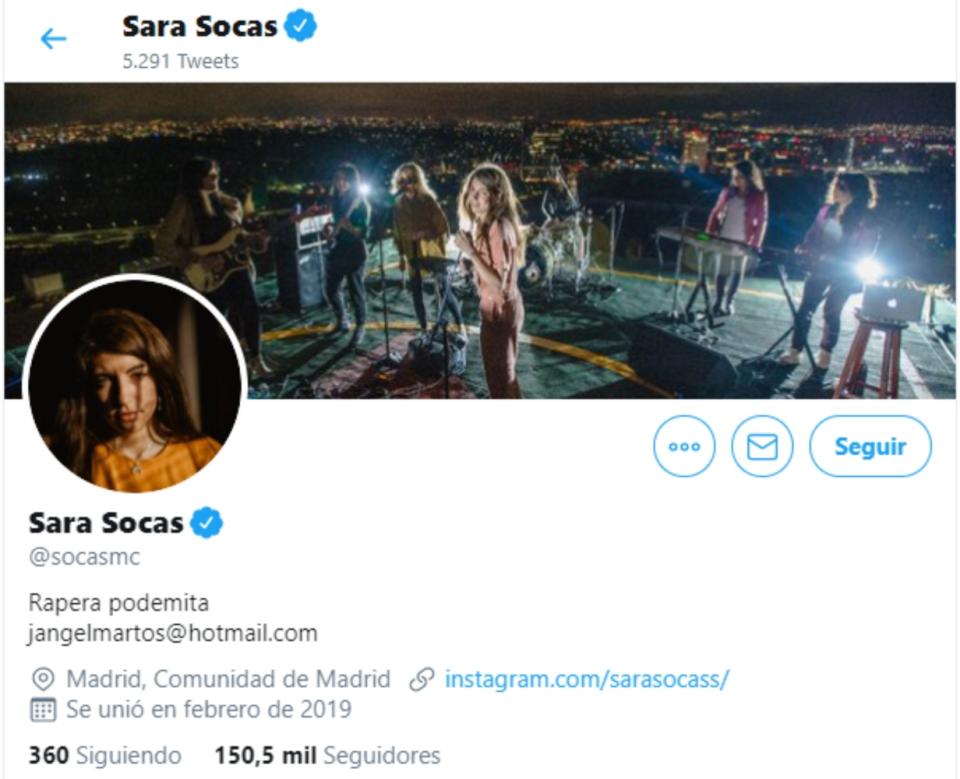 Perfil de Twitter de Sara Socas. A raíz de la polémica generada por la campaña de Correos, en su biografía se define como rapera podemita. (Foto: Twitter / @sarasocasmc).