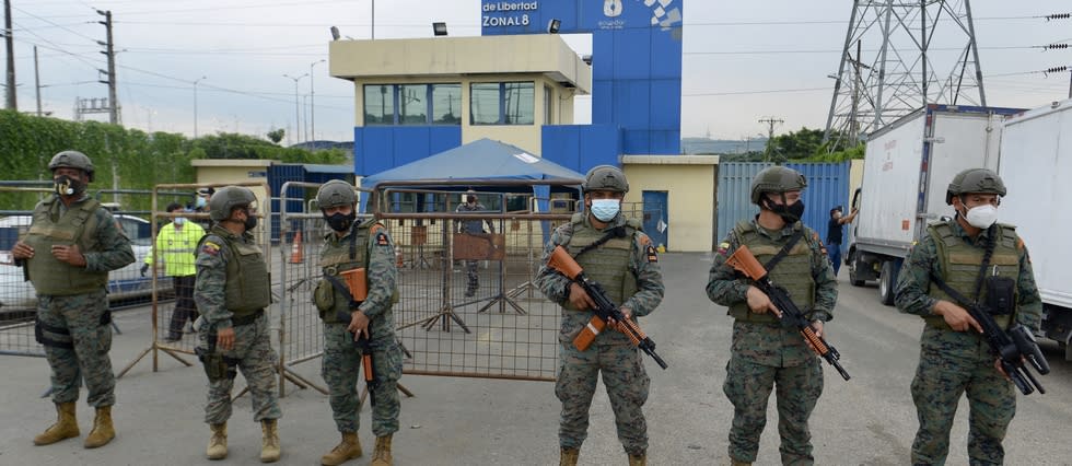 Des militaires équatoriens devant la prison de Guayaquil, mardi 23 février (illustration) .
