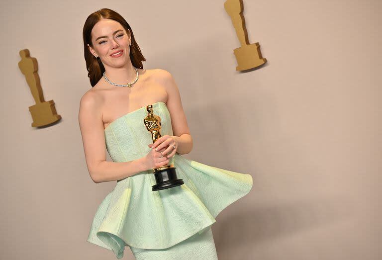 Emma Stone, feliz con su Oscar