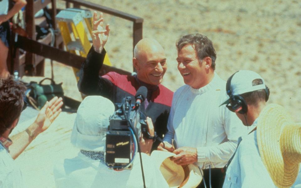Patrick Stewart and William Shatner on the set of Star Trek Generations - Alamy