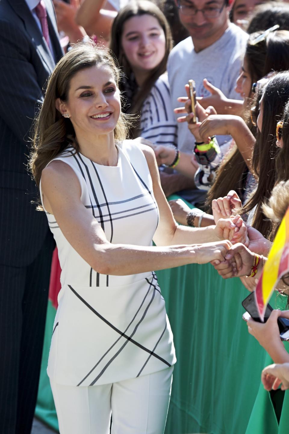 La reina Letizia emociona a la gente con su carisma al estilo Lady Di