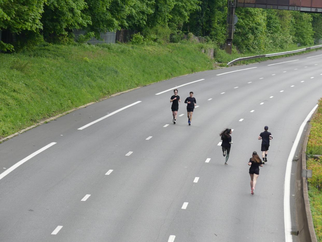 Entre courir dans Paris ou prendre l’air sur l’A13, ces joggeurs franciliens ont visiblement vite tranché depuis la prolongation de la femerture de cette portion autoroutière entre la capitale et la Normandie. 
