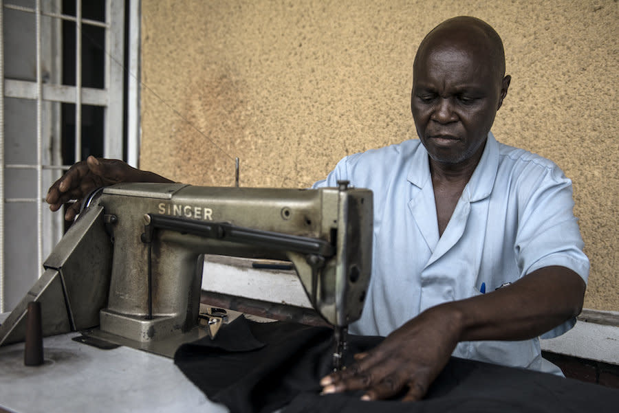 Thomas Disolo sews a tsetse fly trap&nbsp;at&nbsp;the&nbsp;Ministry of Health. (Photo: Neil Brandvold/DNDi)