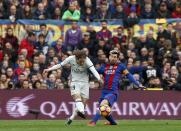 Football Soccer - Barcelona v Real Madrid - Spanish La Liga Santander- Nou Camp Stadium, Barcelona, Spain - 3/12/16. Barcelona's Lionel Messi and Real Madrid's Luka Modric in action during the "Clasico". REUTERS/Albert Gea (SPAIN - Tags: SOCCER SPORT)