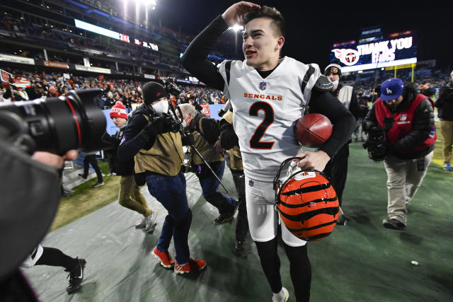 Evan McPherson shares message with holder before winning kick