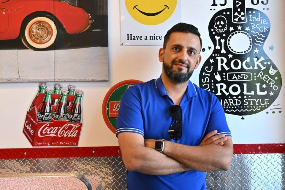 Zahi Saleh has opened the seventh Triangle Drive In Burgers location, this time adjacent to an ARCO AM/PM gas station at Brawley Avenue and Highway 180. The burger joint, which features a classic American retro diner with a rock ‘n’ roll theme interior, opened on April 20.