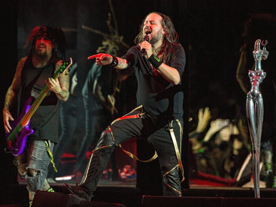 CHULA VISTA, CALIFORNIA - SEPTEMBER 02: Musicians Jonathan Davis of Korn performs on stage at North Island Union Amphitheatre on September 02, 2019 in Chula Vista, California. (Photo by Daniel Knighton/Getty Images)