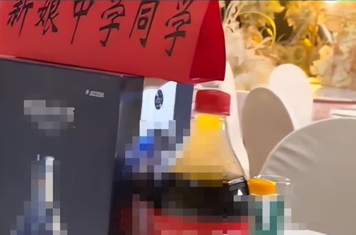 新娘挨轟學歷歧視，網友酸「小學同學不代表沒有博士，也不知道爭議什麼」。（圖／翻攝自極目新聞微博）