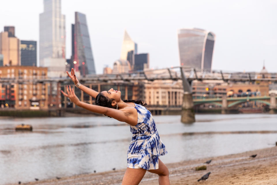 <p>London, England on March 8, 2021. Young woman practices dance routine on a sandy beach in Southbank by the Thames river while the setting sun covers The City of London, the financial hub of the UK during an ongoing�third Coronavirus lockdown. The Prime Minister Boris Johnson have set a road map on easing the restrictions. (Photo by Dominika Zarzycka/Sipa USA)</p>
