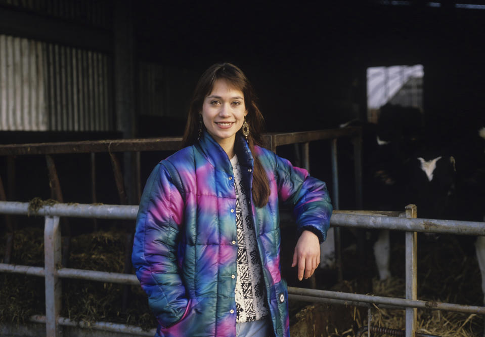 Actress Leah Bracknell on set during filming of British television soap opera Emmerdale Farm in 1989. (Photo by Tim Roney/Getty Images)
