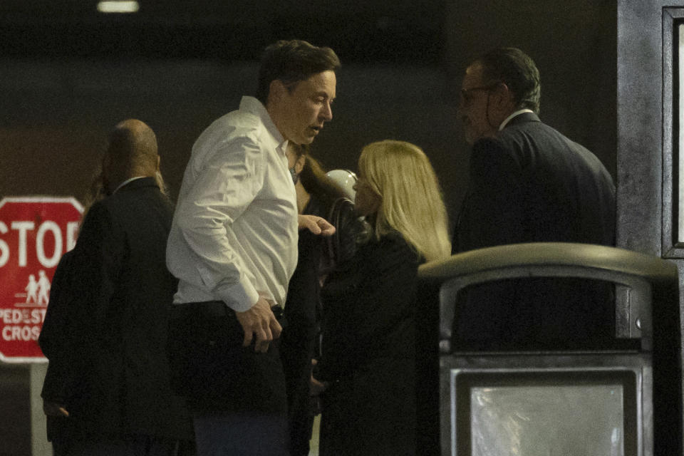 Elon Musk llega a la Conferencia de Inversión Baron en el Metropolitan Opera House, el viernes 4 de noviembre de 2022, en Nueva York. (AP Foto/Yuki Iwamura)