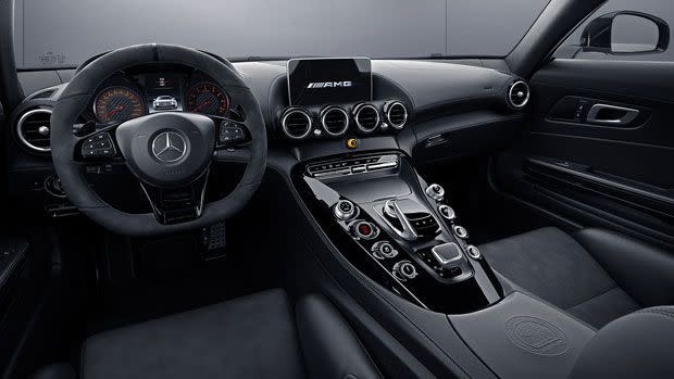 Interior del Mercedes-AMG GT R 2018 (Créditos: Mercedes-Benz).