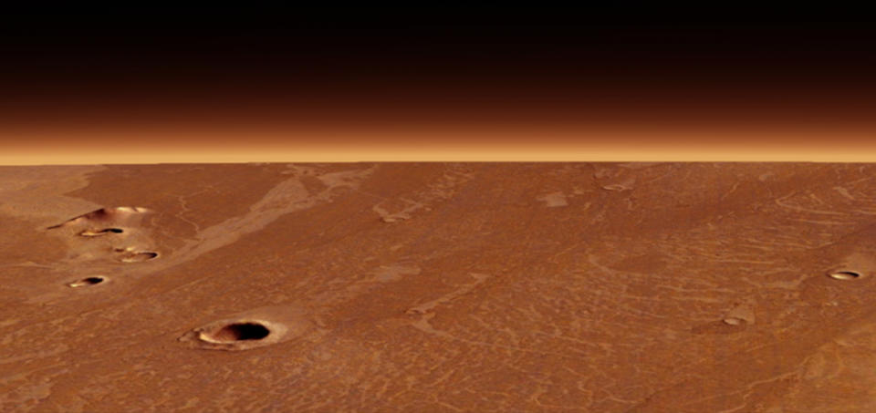 Μια μακρινή άποψη της επιφάνειας του Άρη με μαύρο ουρανό και πορτοκαλοκόκκινο ορίζοντα