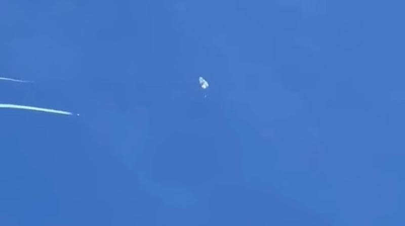 有美官員對外透露，美軍出動F-22戰機執行此擊落間諜氣球的任務。（翻攝自推特）