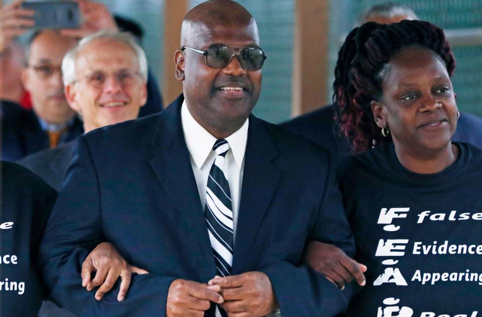 Curtis Flowers, with his sister Priscilla Ward, exits the Winston Choctaw Regional Correctional Facility in Louisville, Mississippi, on Monday.&nbsp; (Photo: Rogelio V. Solis/ASSOCIATED PRESS)