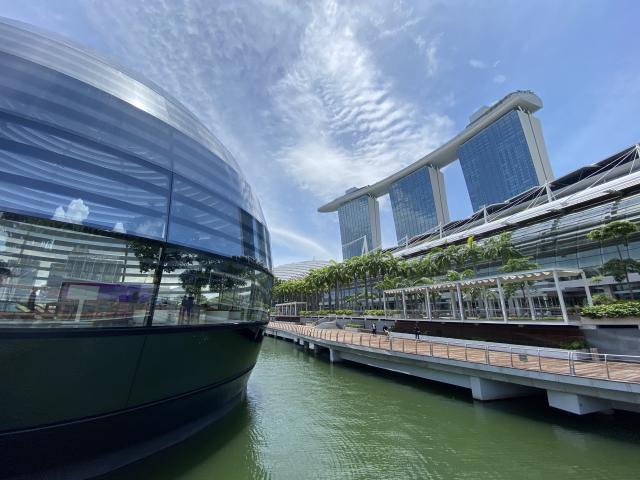 SINGAPORE - SEPTEMBER 20, 2020: Newest Apple Store in Marina Bay Sands on  September 20, 2020 in Singapore – Stock Editorial Photo © kucevalov  #508126930