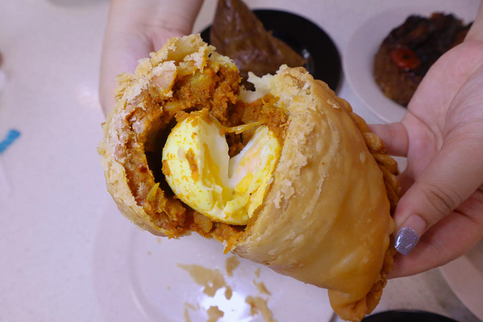 Kim Lee Hokkien Zhang - amy's chicken curry puff insides