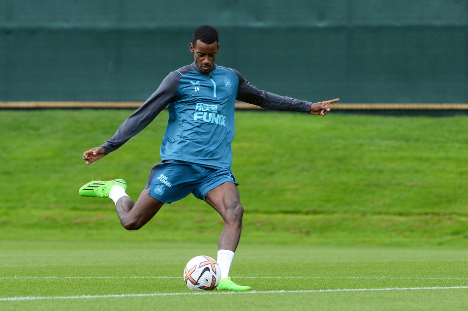 NEWCASTLE UPON TYNE, ENGLAND - AUGUST 29: Alexander Isak strikes the ball during the Newcastle United Training Session at the Newcastle United Training Ground on August 29, 2022 in Newcastle upon Tyne, England. (Photo by Serena Taylor/Newcastle United via Getty Images)