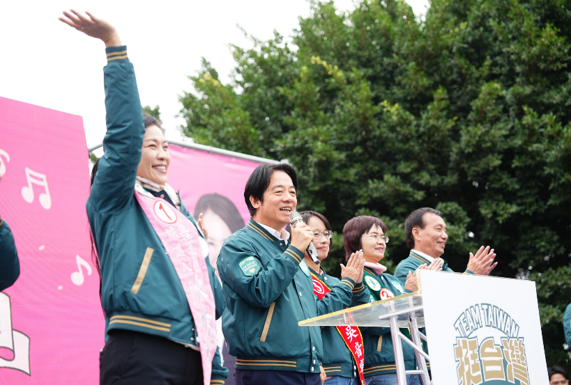 賴清德環島拼圖活動抵達彰化，也拉抬四名女性立委候選人。   圖：賴清德競總提供