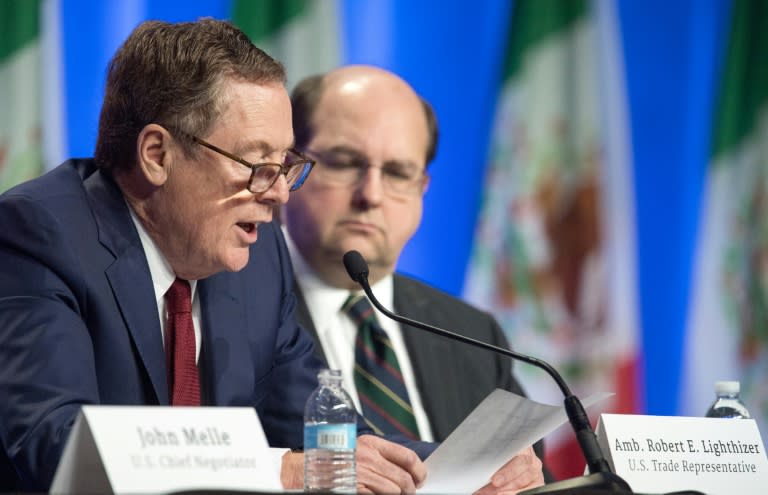 US Trade Representative Robert E. Lighthizer (L) delivers remarks at the start of Wednesday's talks in Washington