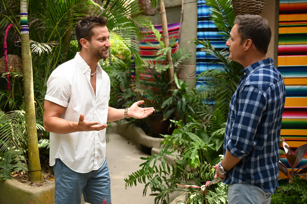 Chris Bukowski talks to host Chris Harrison on "Bachelor in Paradise." (Photo: John Fleenor/ABC via Getty Images) 