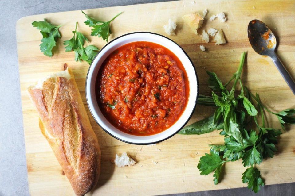 <strong>Get the<a href="http://www.kitchenkonfidence.com/2013/07/pressure-cooker-tomato-sauce">&nbsp;Pressure Cooker Tomato Sauce recipe</a>&nbsp;from&nbsp;Kitchen Konfidence</strong>