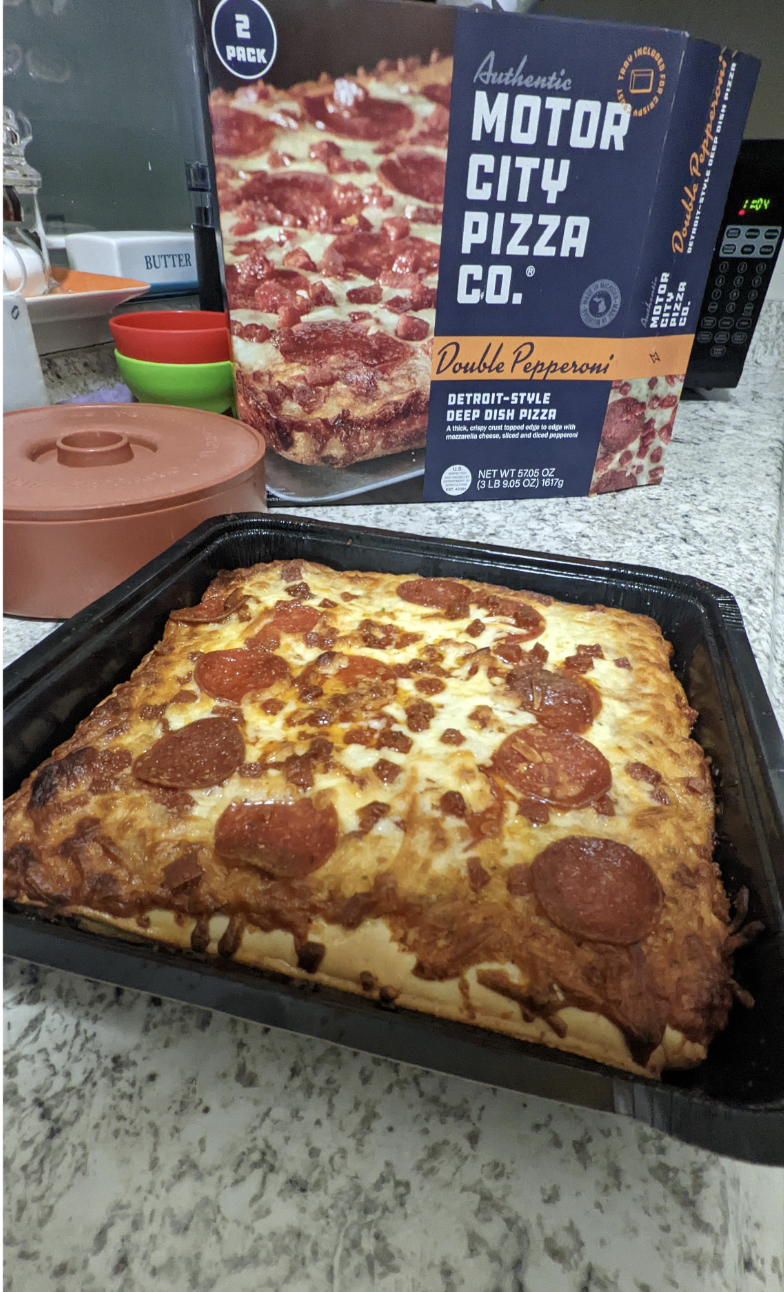 Reddit screenshot of a Motor City Deep Dish frozen pizza.