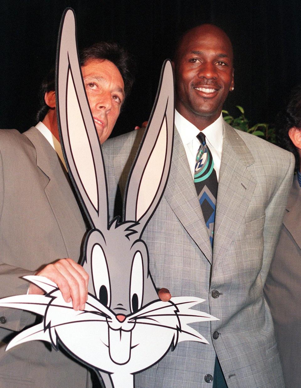 NEW YORK, NY - JUNE 20:  American basketball star Michael Jordan (R) poses with filmmaker Ivan Reitman (L) and a cutout of Bugs Bunny 20 June 1995 as they announce Jordan's film debut in an original live-action/animation comedy 