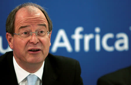 Urs Linsi, then general secretary of soccer's world governing body FIFA, talks to reporters in Johannesburg, South Africa April 3, 2007. REUTERS/Siphiwe Sibeko/File Photo