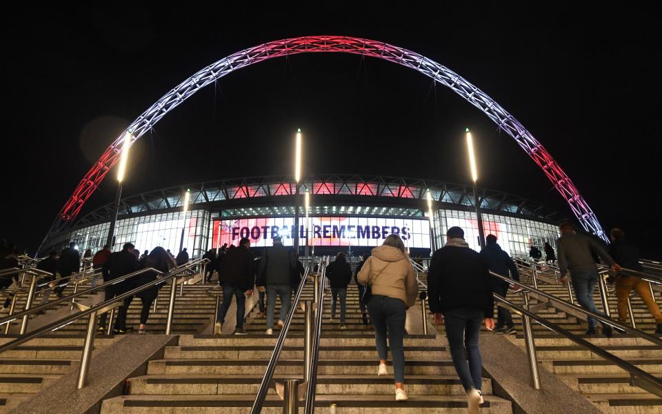 Wembley arch lit up - England refuse to light Wembley arch in Israeli colours but will hold minute's silence