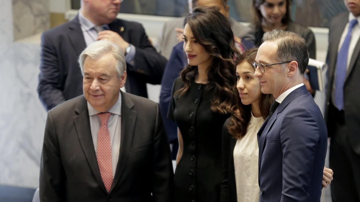 UN-Generalsekretär António Guterres (l-r), Menschenrechtsanwältin Amal Clooney, Friedensnobelpreisträgerin Nadia Murad und Bundesaußenminister Heiko Maas in New York. Foto: Seth Wenig/AP