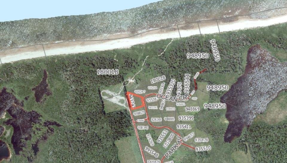 Tim Banks received a development permit for the lot marked here in orange, next to the parking lot that leads to the beach at Greenwich. 