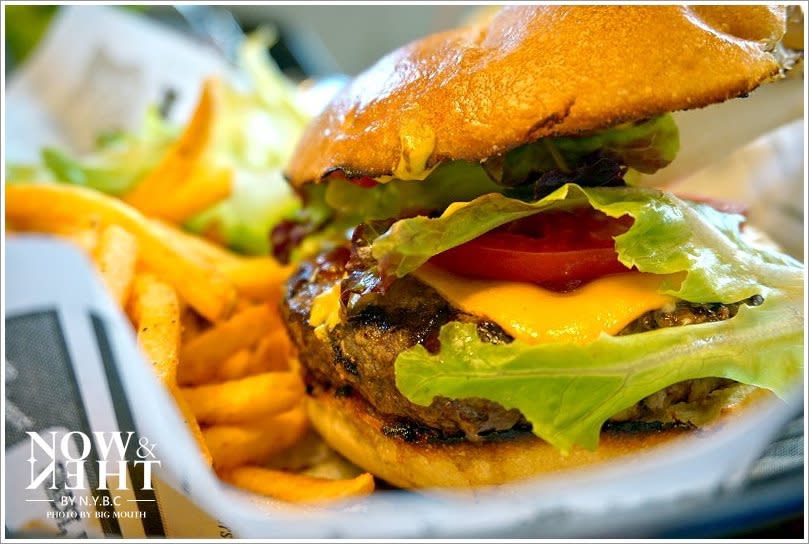 【高雄美食】早午餐、輕食推薦！駁二義大倉庫工業風聚餐好地方