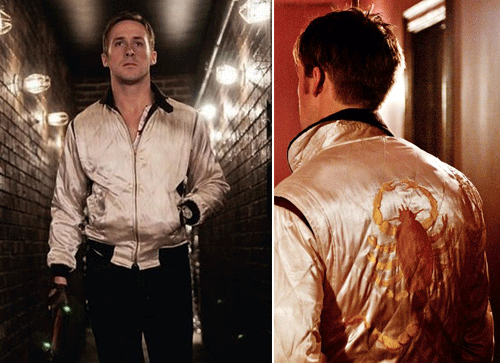 Ryan Gosling dans Drive – Depuis le film, de nombreuses marques se sont emparées du blouson blanc de Ryan Gosling avec un scorpion brodé dans le dos.
